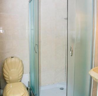 Sapareva Banya Resort | Experience Oceanfront Bliss at Вилен комплекс Дарибел
