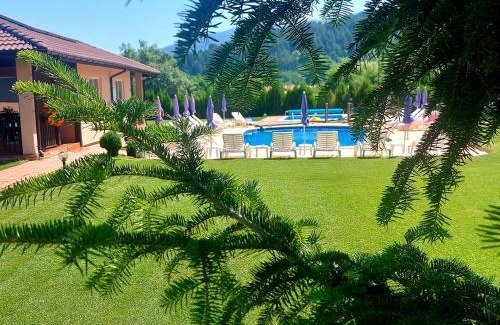 Sapareva Banya Resort | Experience Oceanfront Bliss at Вилен комплекс Дарибел