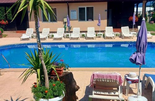 Sapareva Banya Resort | Experience Oceanfront Bliss at Вилен комплекс Дарибел