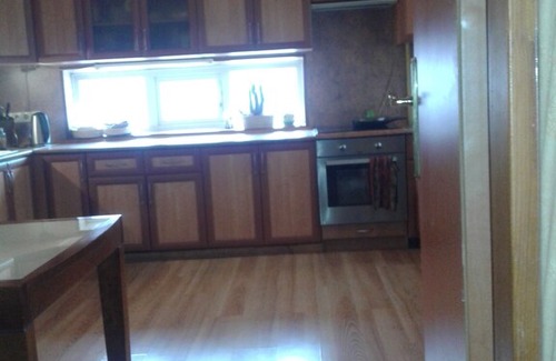 Khreshchatyy Yar House | Family-Friendly Вилла Брусника in Kiev with Kitchen Access