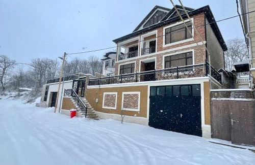 Qusar Villa | Cozy Villa in Kusary: Perfect for Family Getaways
