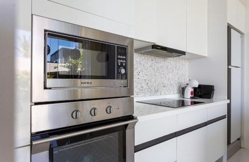 Maret Villa | Oceanfront Villa Vista Del Mare with Hot Tub & Pool