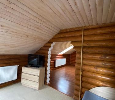 Nyzhnje Selyshche Hotel | Ocean View Escape at Візит with Pool and Breakfast