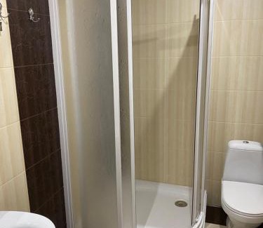 Nyzhnje Selyshche Hotel | Ocean View Escape at Візит with Pool and Breakfast