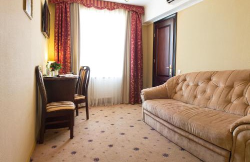 Vinnichki Hotel | Experience Comfort at Галицька Корона with Hot Tub & Kitchen