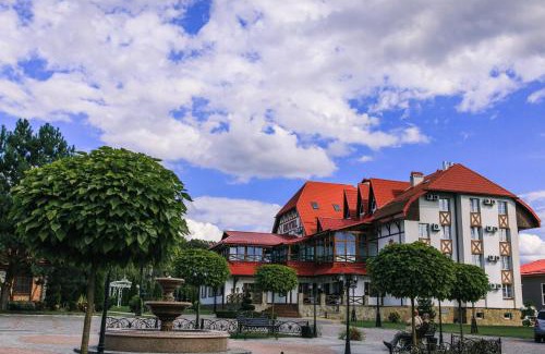 Vinnichki Hotel | Experience Comfort at Галицька Корона with Hot Tub & Kitchen