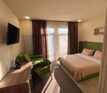 Zalissya Hotel | Relax at Гетьман Готель & SPA with Pool and Spa Amenities