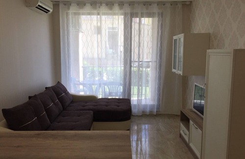 Sveti Vlas Apartment | Cozy Getaway with Pool, Kitchen & Breakfast Included