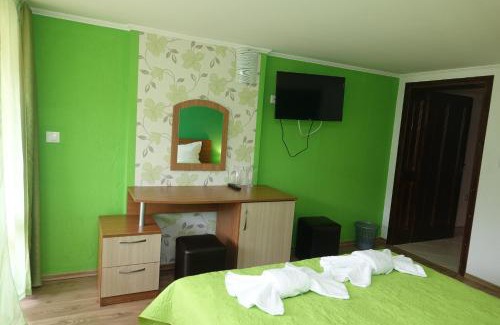 Devin House | Forest Retreat: Guest Rated 9/10 with Family-Friendly Amenities