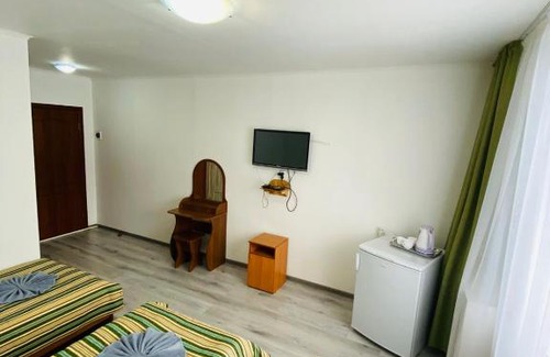 Arshan House | Cozy Guesthouse 860: Pet-Friendly Retreat with Kitchen