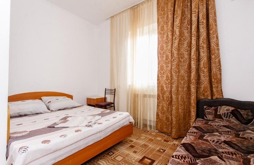 Vityazevo House | Cozy Guest House "Александра плюс" with Pool & Kitchen