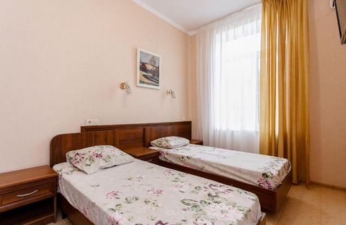 Vityazevo House | Cozy Guest House "Александра плюс" with Pool & Kitchen