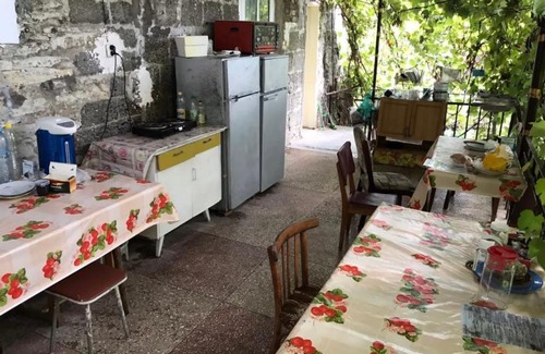Mgudzyrhva House | Cozy Guest House Alyonka: A Perfect Budget Getaway