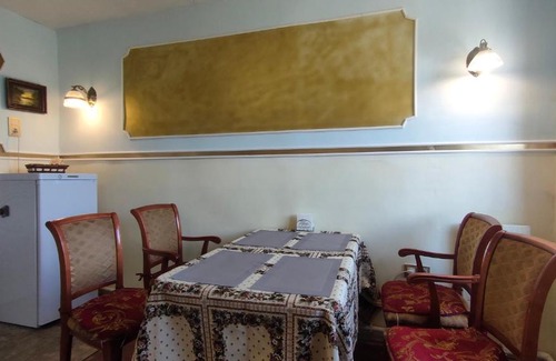 Veleyskaya House | Cozy Guesthouse in Pushkinskie Gory with Hot Tub & Kitchen