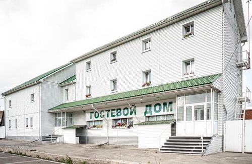 Emel'Yanovo Hotel | Budget-Friendly Stay at Гостевой дом Зеленый - Rated 8/10