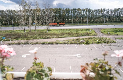 Emel'Yanovo Hotel | Budget-Friendly Stay at Гостевой дом Зеленый - Rated 8/10