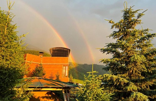 Kegeti House | Cozy Коль-тор Guest House: Pet-Friendly with Breakfast & Hot Tub