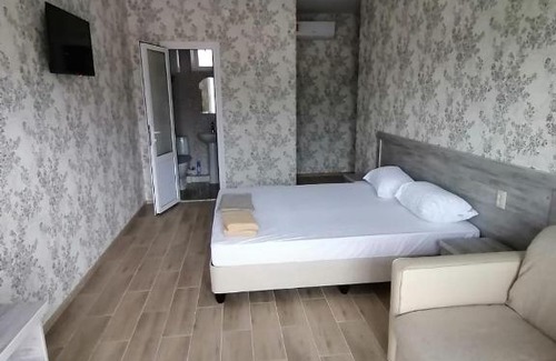 Arkhipo-Osipovka House | Top-Rated Гостевой дом "Маяк" with Pool & Unmatched Comfort
