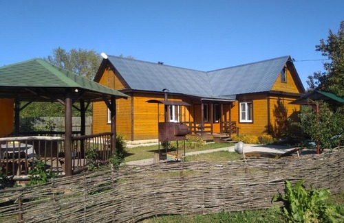 Suzdal House | Guest House Pinaikha: Pet-Friendly with Hot Tub & Kitchen