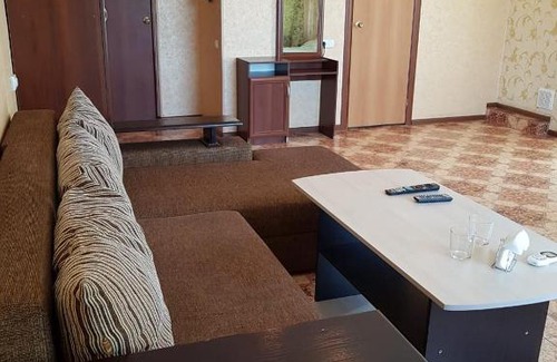 Leninskiy rayon House | Budget-Friendly Guest House Скрыпника32 with 8/10 Ratings