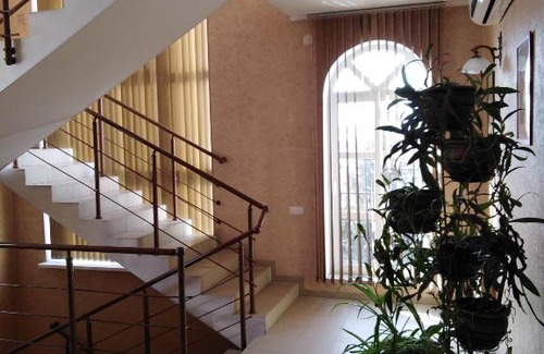 Leninskiy rayon House | Budget-Friendly Guest House Скрыпника32 with 8/10 Ratings