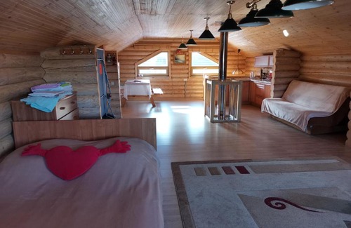Sviritskoe Apartment | Cozy Guest House with Hot Tub and Kitchen Amenities