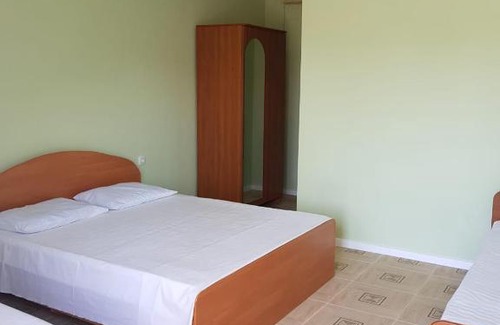 Alakhadzi House | Pet-Friendly Гостевой дом Тихая гавань with Ocean View