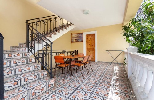 Adler City Centre Hotel | Cozy Guesthouse "U Chyornogo Morya" with Ocean Views