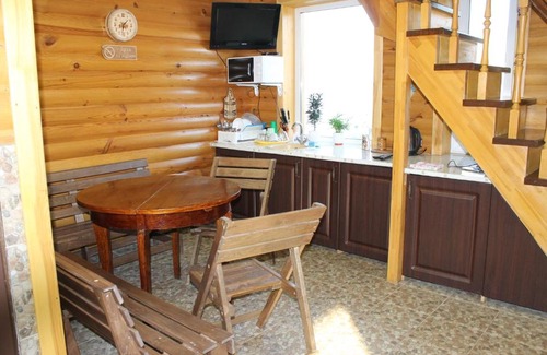 Melekhovo House | Pet-Friendly Getaway at GoodHouse with Relaxing Hot Tub