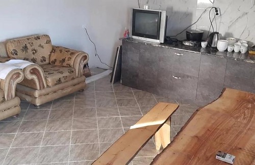 Bosteri House | Cozy Guest House: Family and Pet-Friendly Retreat