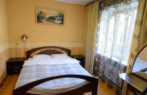 Kharkiv Apartment | Cozy Guesthouse Lorien: Pet-Friendly & Breakfast Included