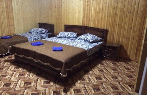 Za Rodinu House | Cozy Гостивые домики: Pet-Friendly Retreat with Kitchen