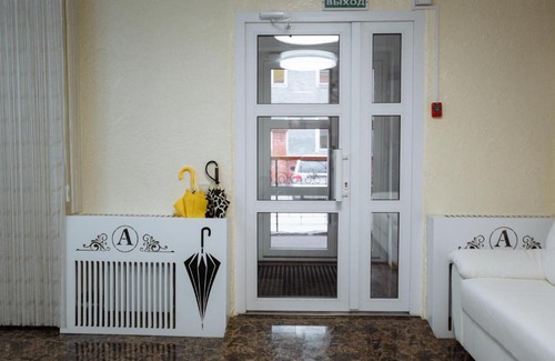 Achinsk Hotel | Discover Hotel "Аркада" with Pool and Breakfast Options