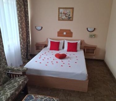 Aktobe Hotel | Comfortable Hotel ИЛЕК with Accessible Amenities & Breakfast