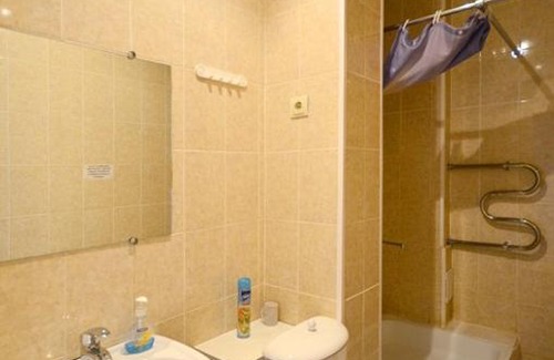 Volzhskiy Hotel | Relax at Гостиница Каро with Ocean Views & Breakfast