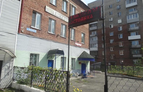 Novokuznetsk Hotel | Cozy Гостиница Надежда with Breakfast & Hot Tub Access