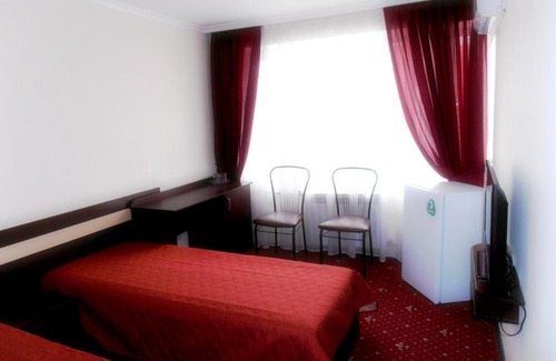 Yenakiyeve Hotel | Child-Friendly Retreat at Гостиница ЦЕНТРАЛЬНАЯ - 9/10 Rated