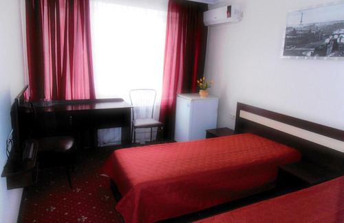 Yenakiyeve Hotel | Child-Friendly Retreat at Гостиница ЦЕНТРАЛЬНАЯ - 9/10 Rated