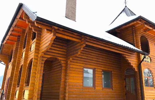 Verkhovyna Cabin | Experience Unforgettable Stays at Гостинний двір КАРПАТІЯ