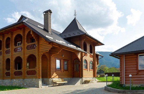 Verkhovyna Cabin | Experience Unforgettable Stays at Гостинний двір КАРПАТІЯ