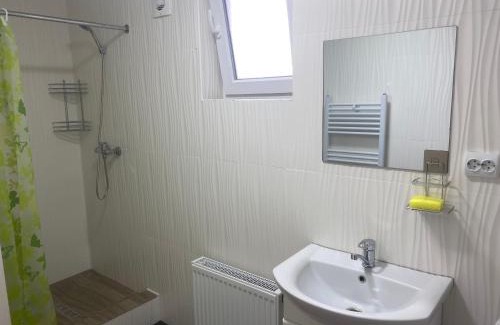 Mizhhirya Apartment | Budget-Friendly Guest House at Uncle Ivan's - Rated 9.7