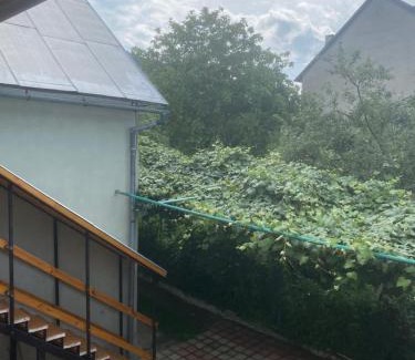 Mizhhirya Apartment | Budget-Friendly Guest House at Uncle Ivan's - Rated 9.7