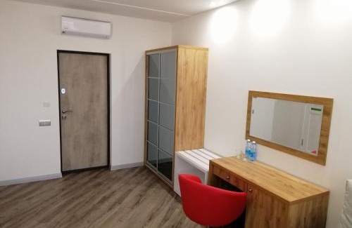 Vinnytsia Oblast Hotel | Guest Rated Hotel Dvir: Family-Friendly with Dining Options