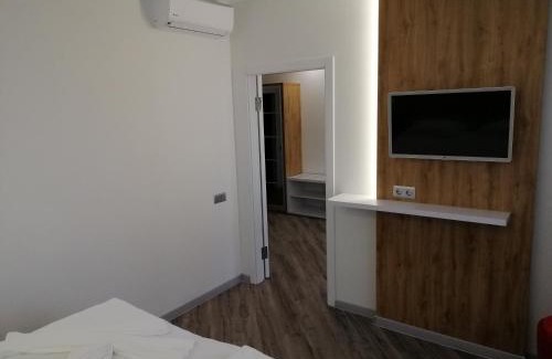 Vinnytsia Oblast Hotel | Guest Rated Hotel Dvir: Family-Friendly with Dining Options
