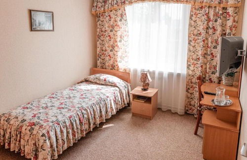Verkhnyaya Pyshma Hotel | Pet-Friendly Гостиный Двор with Exceptional 9/10 Rating