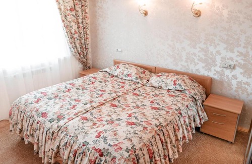 Verkhnyaya Pyshma Hotel | Pet-Friendly Гостиный Двор with Exceptional 9/10 Rating