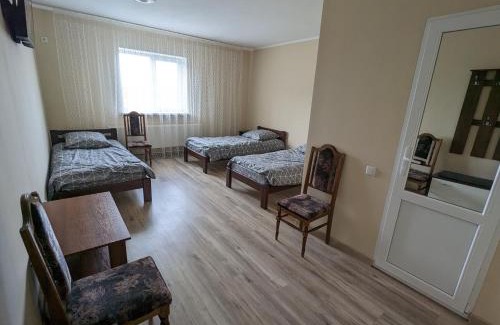 Ocnita Hotel | Top-Rated Гостиный дом with Breakfast & Child-Friendly Options