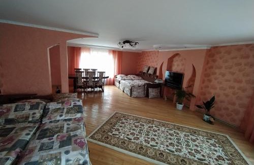 Izki House | Guest House with Kitchen, Hot Tub & Top 9.4 Review Score
