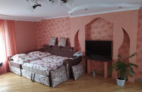 Izki House | Guest House with Kitchen, Hot Tub & Top 9.4 Review Score