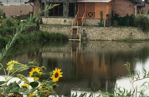 Pochaiv House | Enjoy a Relaxing Stay at Прованс парк Hotel & Restaurant